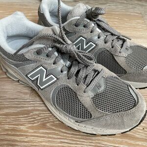 New Balance Gray Dad Sneakers with Mesh and Suede Overlays